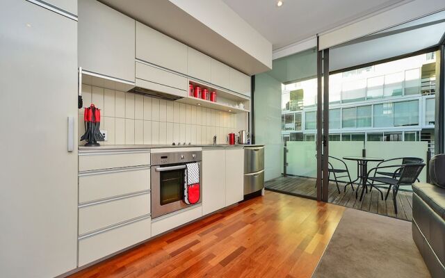 QV Charming 2 Bedroom Viaduct Harbour - 607