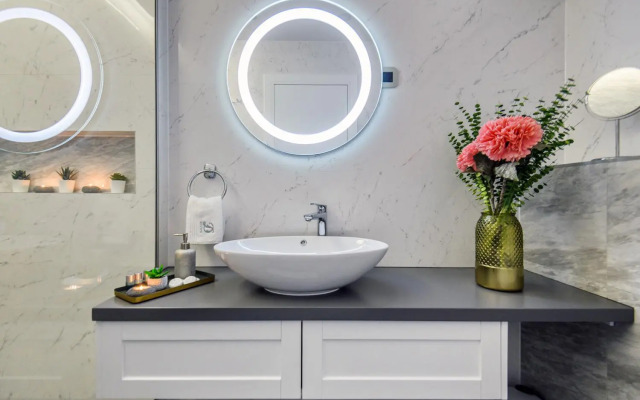 DiVine Luxury Apartment Purple