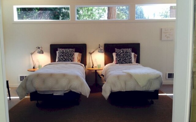 Nectar Yoga B&B Bowen Island