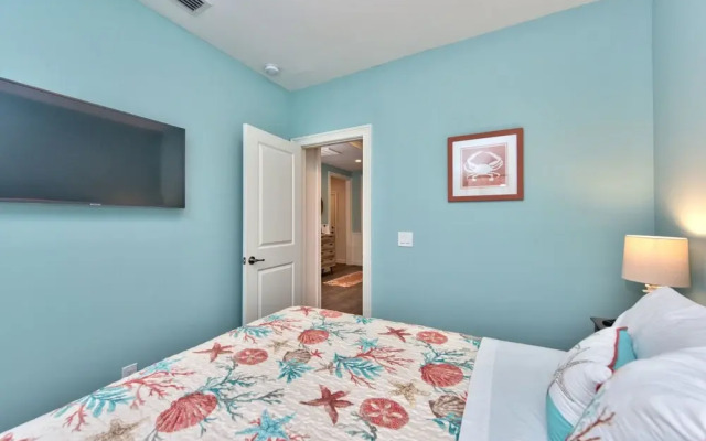 Sardinia Vacation Rental: Delightful Coastal Home near Vanderbilt Beach. Relax in a Private Pool and Spacious 4-BR Retreat with Modern Amenities. Ideal for Families. Minutes from Mercato and Local Attractions