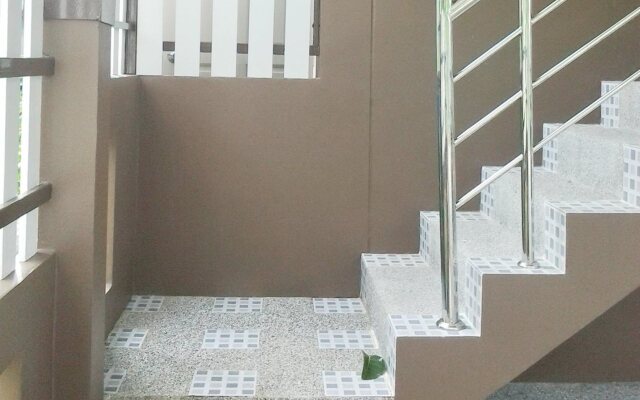 Aree Apartment