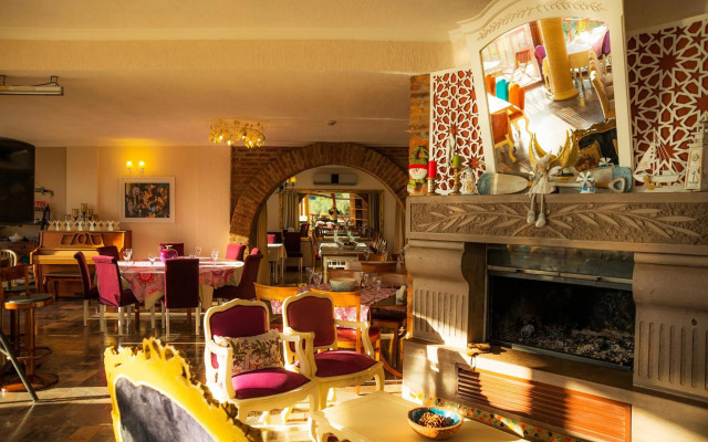 Aeneas Hotel