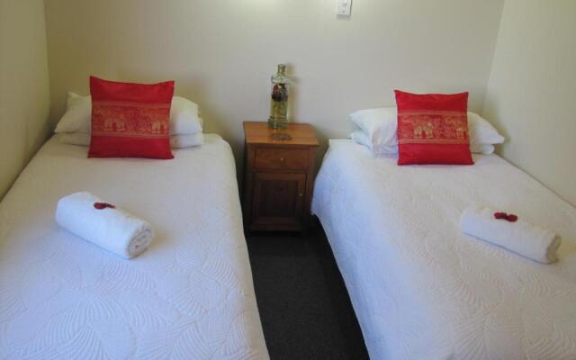 Tipi and Bob's Waterfront Lodge