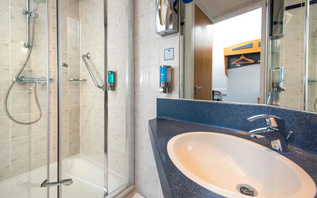Holiday Inn Express East Midlands Airport by IHG