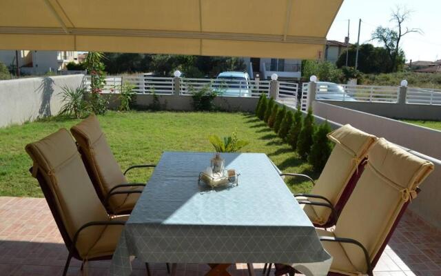Inviting 2-bed Apartment in Nikiti, Greece