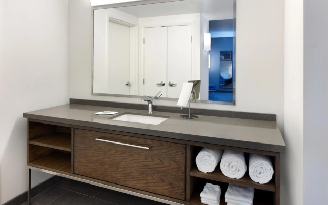 Courtyard by Marriott Edison Woodbridge