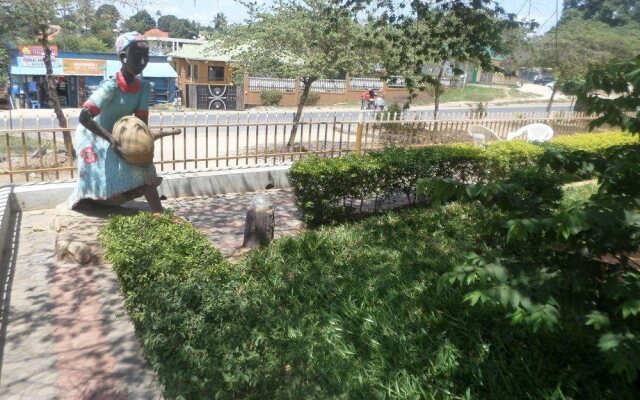 Flamingo Garden Inn & Hotel