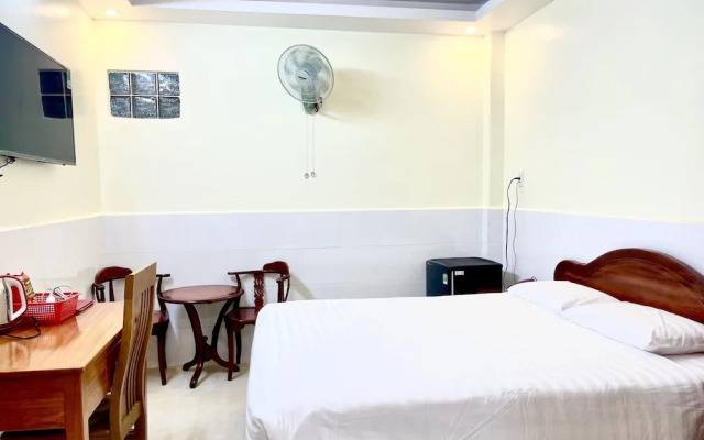 Long Hà Hotel