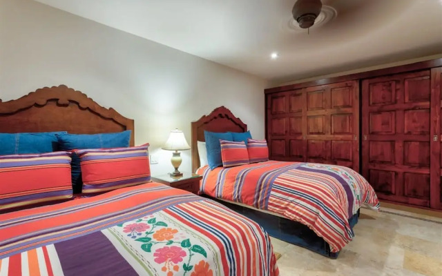 Casa de la Familia 7 Bedroom Contemporary Hacienda Style at Discounted Rate!