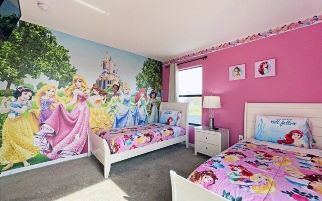 Hidden Gem 5 Bedroom Home by RedAwning