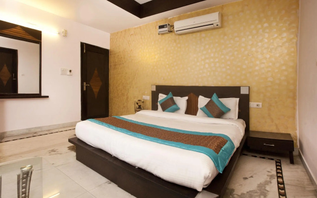 Roomshala 100 Hotel Anand - karol Bagh