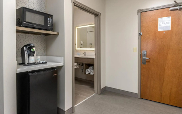 Holiday Inn Express Hotel & Suites Vancouver Mall by IHG