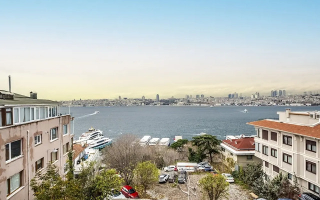Flat With Sea View Near Uskudar Ferry Station