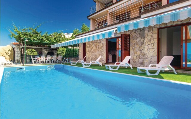 Beautiful Home in Rijeka With Wifi and 5 Bedrooms