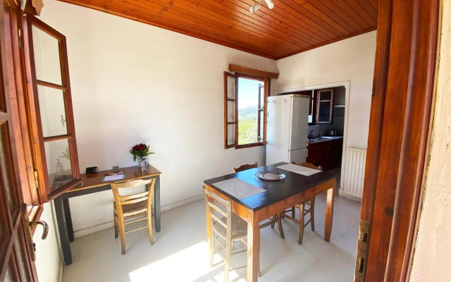 Dusk Apartments with Stunning Mountain View (Adults Only)