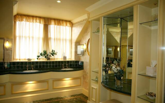 Dryburgh Abbey Hotel
