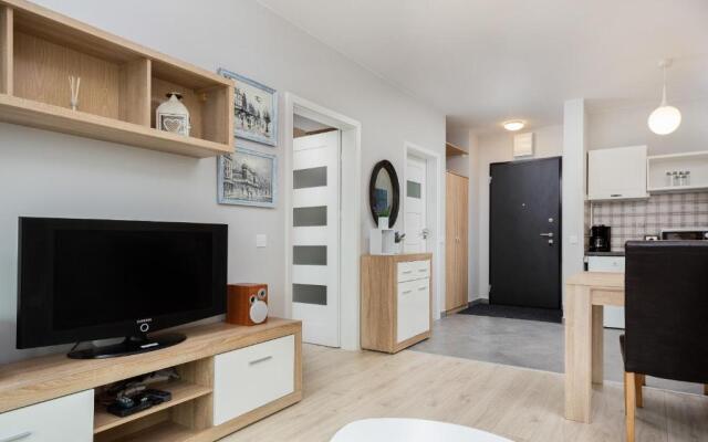 Warsaw Apartment Obozowa by Renters