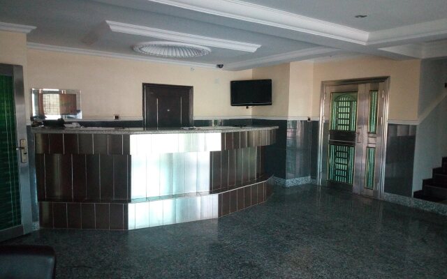 Modroy Hotel and Suites