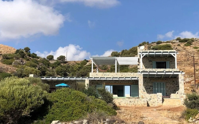 Villa Alati - Seafront Villa With Swimming Pool