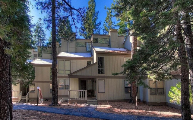 Cheyenne's Place 4 Bedroom Home by RedAwning