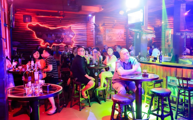 Seventeen Saloon Hotel