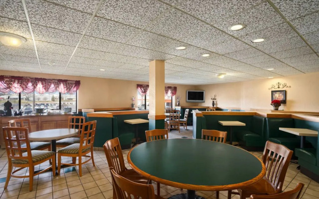 Super 8 Waukesha