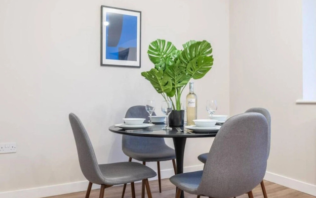 Luxurious 2 Bed Central Cardiff Free EV Charge