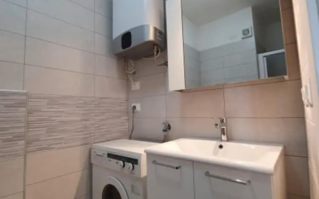 Ideal Getaway Apartment Near the Beach