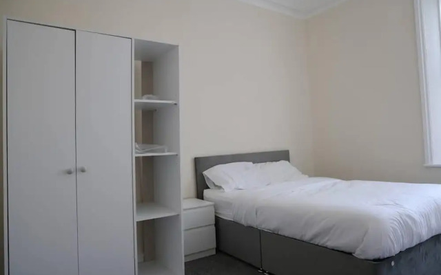 Stunning 5-bed House in Newcastle Upon Tyne
