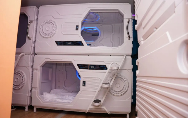 Capsula hotel