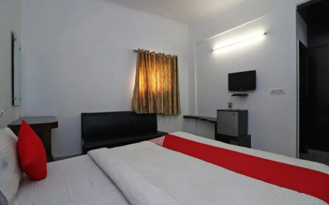 Hotel The Taj by OYO Rooms