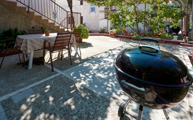 Apartment Ivo - with garden: A1 Trogir, Riviera Trogir