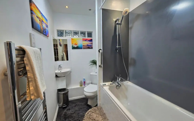 Cozy 4 Bedroom House in the Heart of Brixton