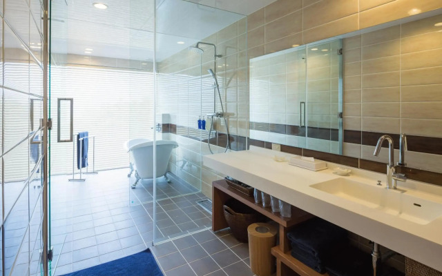 Condominium T-Room