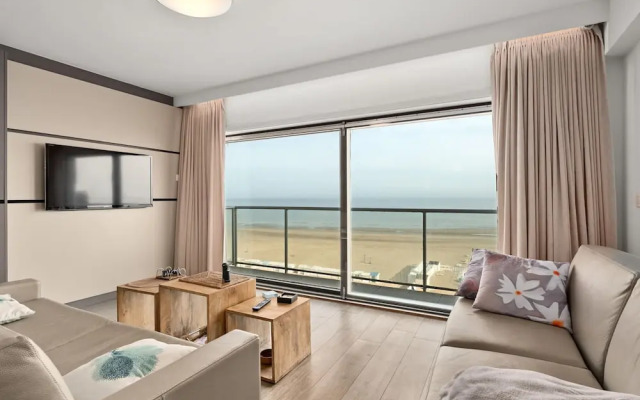 Apartment With Views and Terrace