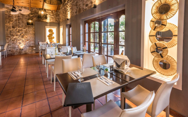 Pinares del Cerro Resort & Suites