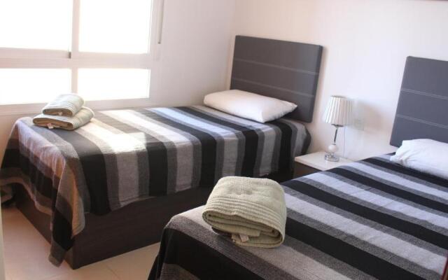 Beautiful 3 bed, 2 bath modern apartment