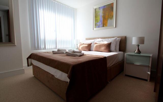 Lincoln Plaza One-Bedroom Apartments