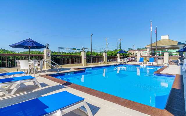 Comfort Inn & Suites Durham near Duke University