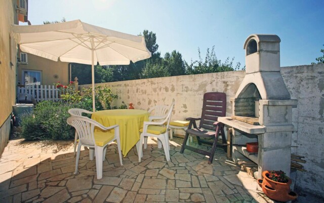 Amazing Apartment in Liznjan With