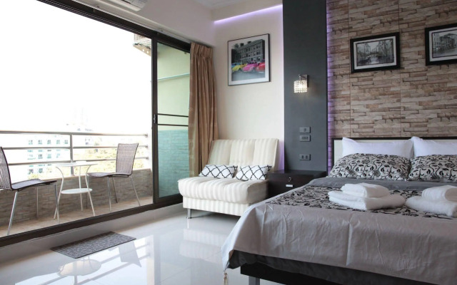 ThepThip ArtDeco Apartments