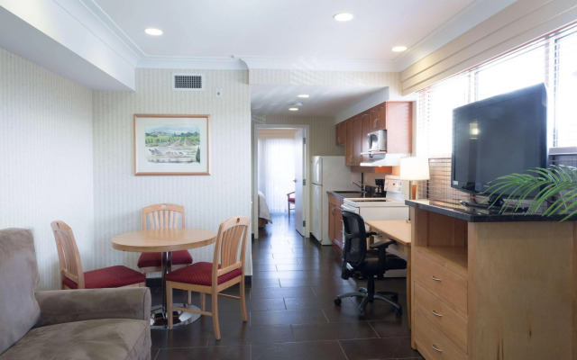 Best Western Plus Kelowna Hotel & Suites