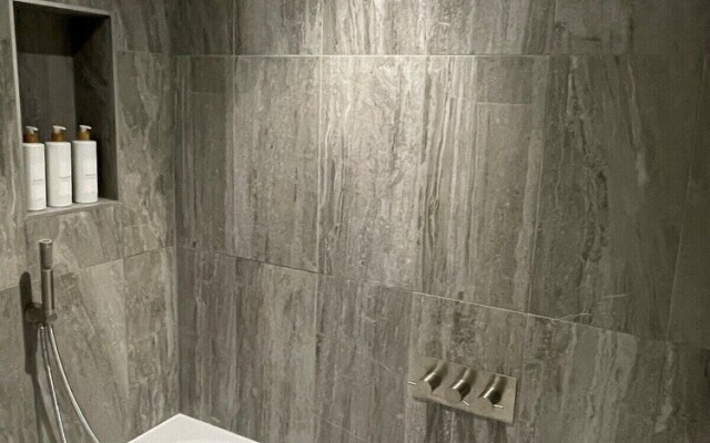 Harbourside Hideaway - Superb Flat With Terrace