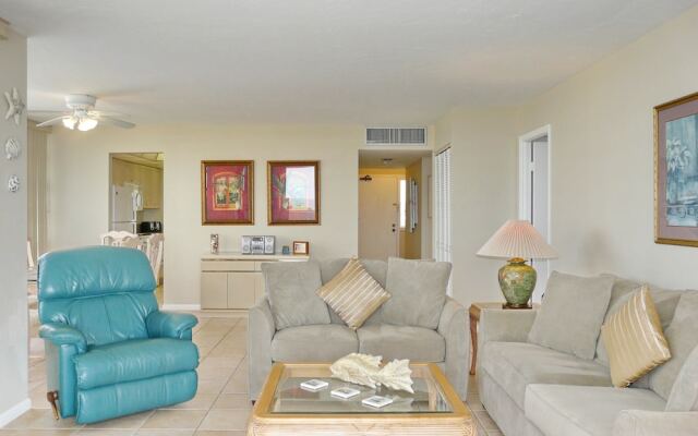 Beachfront Condo With Pool/views From two Balconies