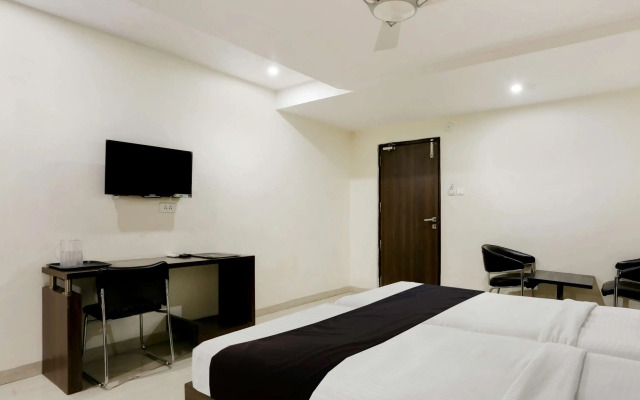 Capital O 9003 Halcyon Deccan Inn