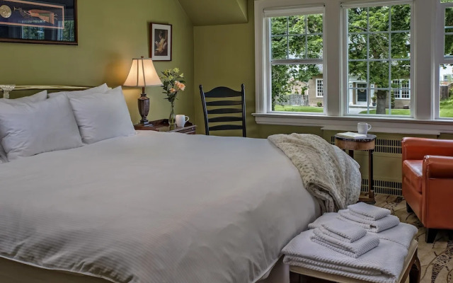 Baker City Blue Door Inn