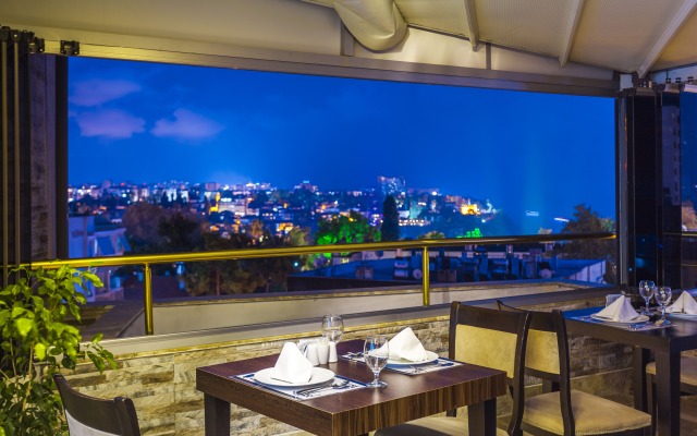 Ayhan Hotel
