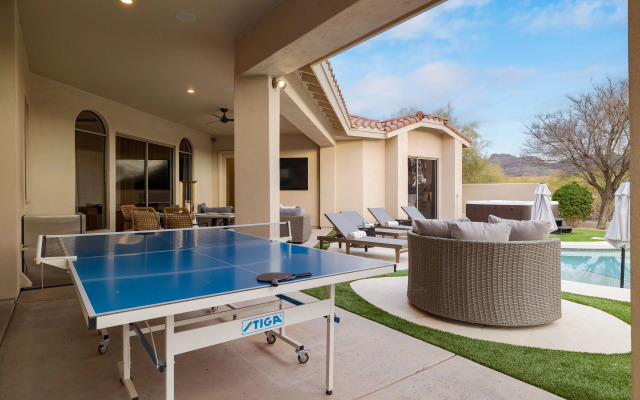 Montoya By Avantstay Pool, Putting Green, Views