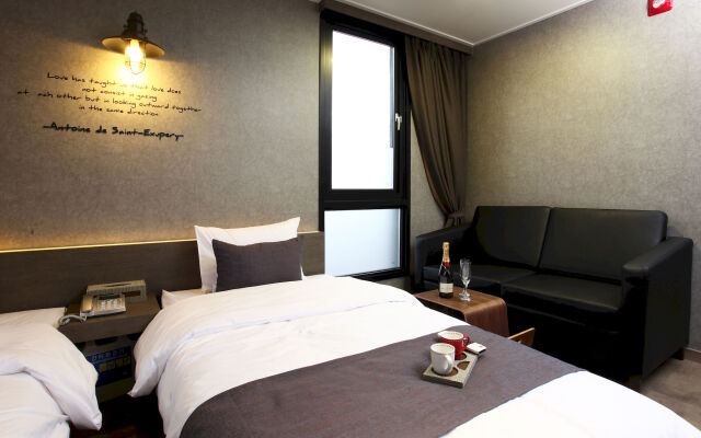 S& Hotel
