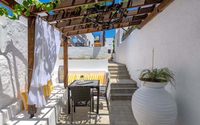 Maris Lindos, Suites and Apartments